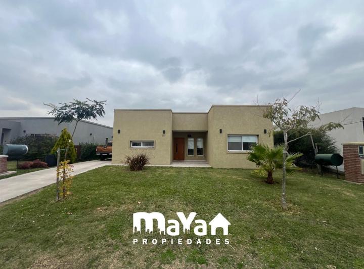 Casa · 165m² · 4 Ambientes · 3 Cocheras