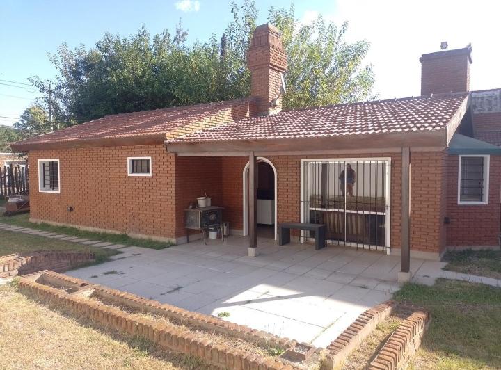 Casa · 100m² · 4 Ambientes · 4 Cocheras