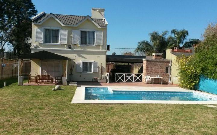 Casa · 200m² · 4 Ambientes · 2 Cocheras