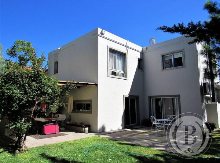 Casa · 228m² · 4 Ambientes