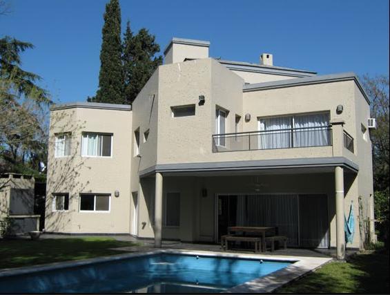 Casa · 230m² · 5 Ambientes