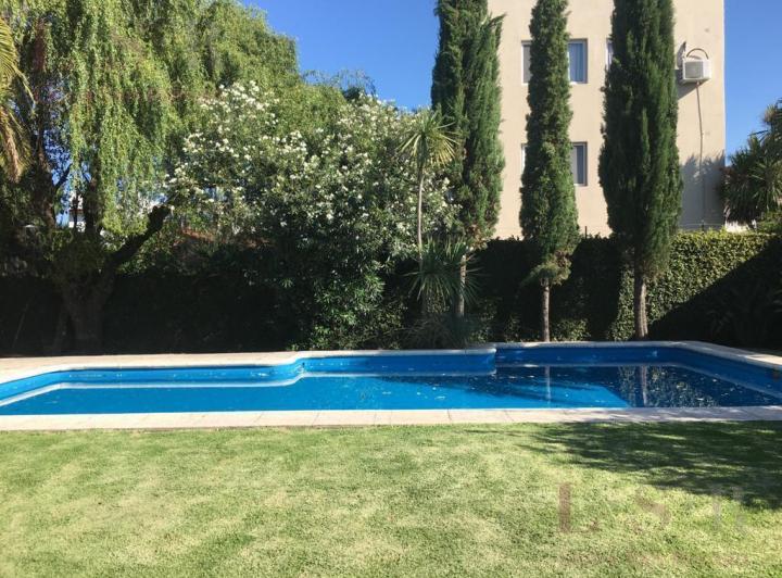 Casa · 250m² · 4 Ambientes · 2 Cocheras
