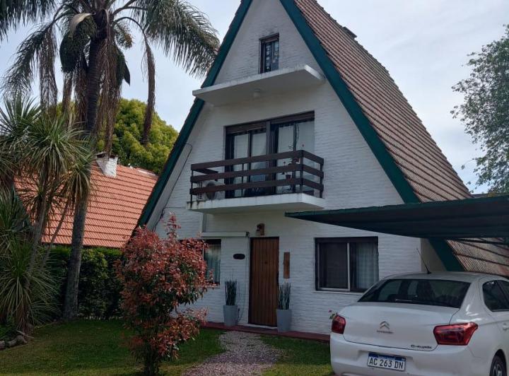 Casa · 150m² · 5 Ambientes · 2 Cocheras