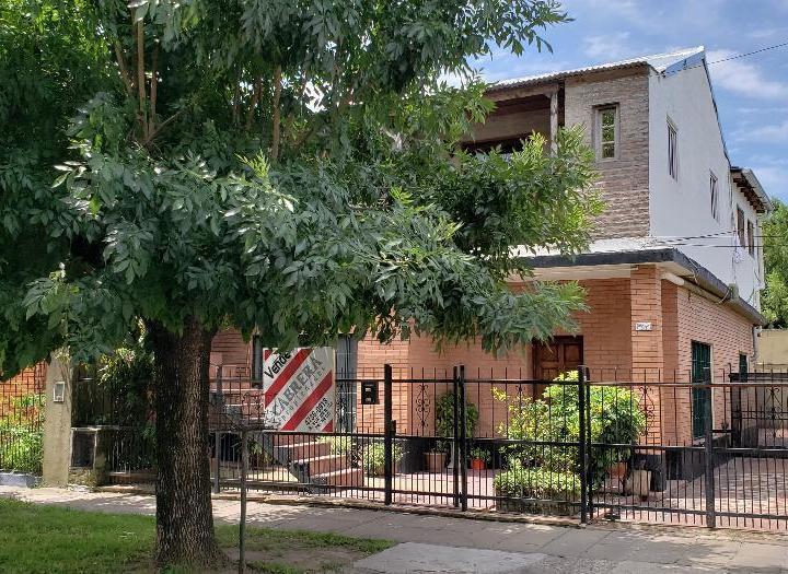 Casa · 204m² · 4 Ambientes · 2 Cocheras