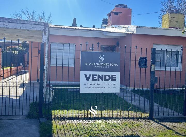 Casa · 235m² · 4 Ambientes · 1 Cochera
