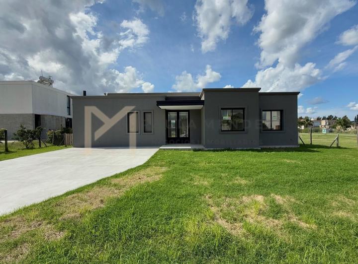 Casa · 180m² · 5 Ambientes · 2 Cocheras