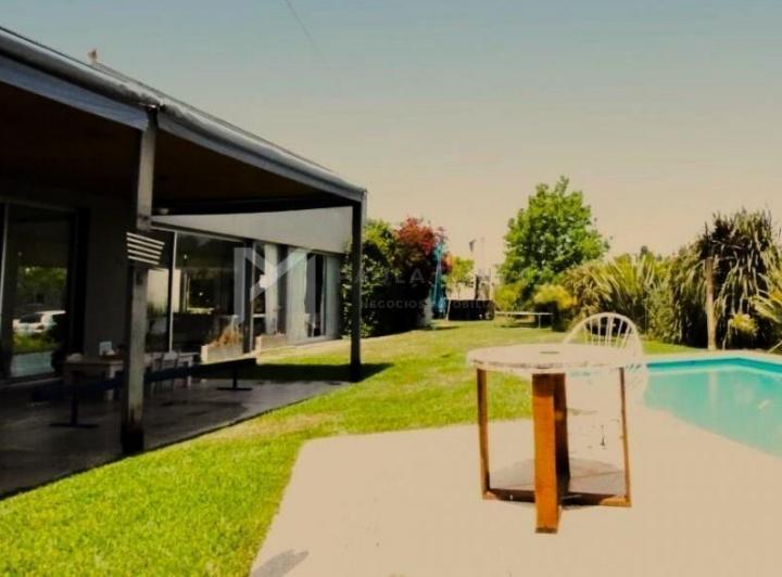 Casa · 140m² · 4 Ambientes · 4 Cocheras