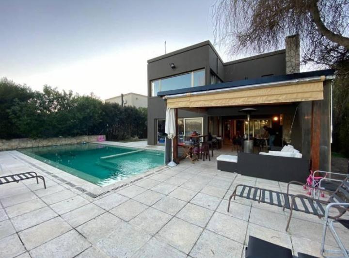 Casa · 280m² · 3 Dormitorios · 1 Cochera