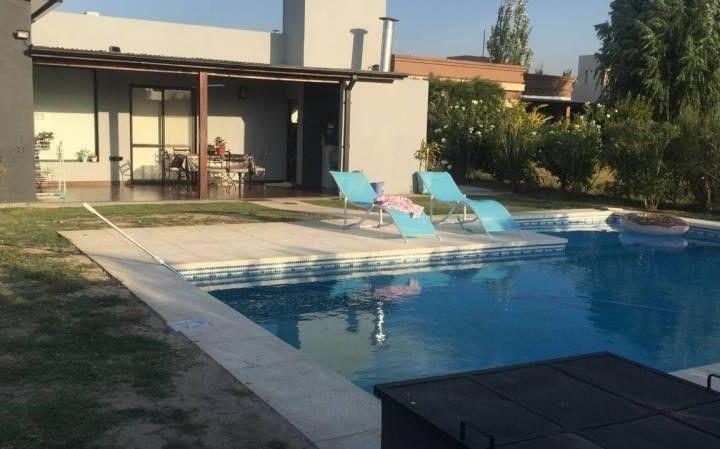 Casa · 170m² · 4 Ambientes · 2 Cocheras
