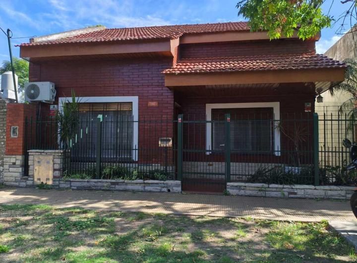 Casa · 154m² · 5 Ambientes · 2 Cocheras