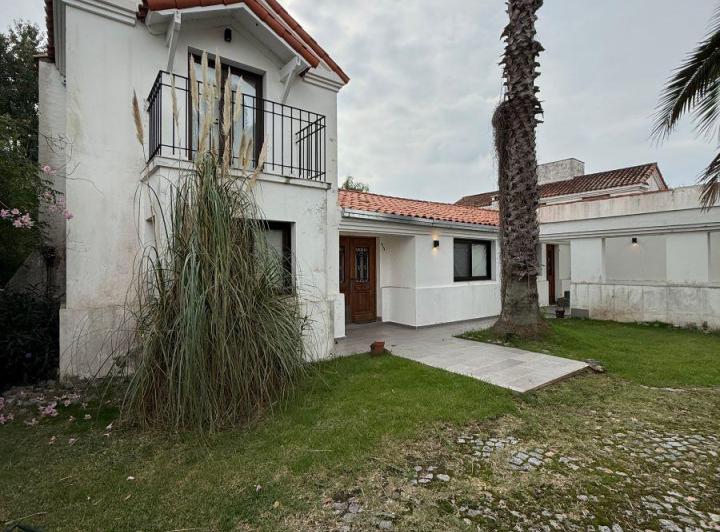 Casa · 200m² · 4 Ambientes · 1 Cochera