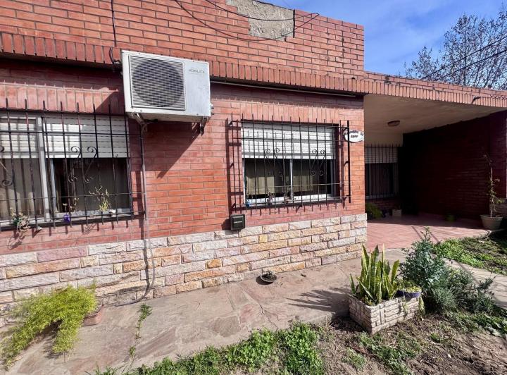 Casa · 90m² · 3 Ambientes · 1 Cochera
