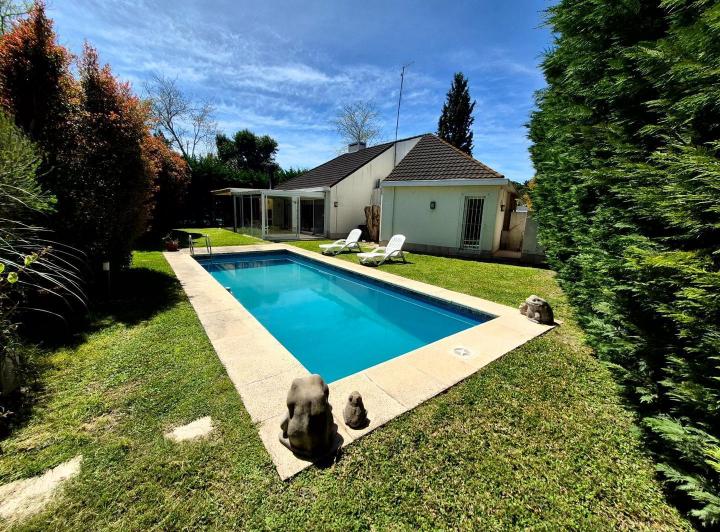 Casa · 183m² · 4 Ambientes · 6 Cocheras