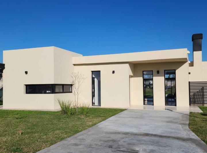 Casa · 143m² · 4 Ambientes · 1 Cochera