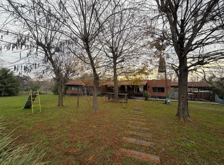 Casa · 220m² · 5 Ambientes · 2 Cocheras