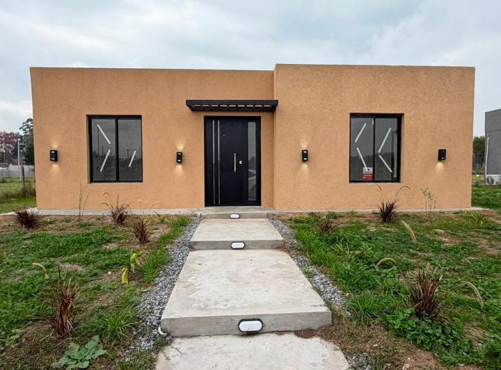 Casa · 94m² · 3 Ambientes · 4 Cocheras