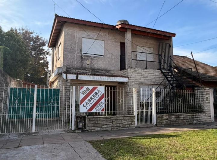 Casa · 104m² · 5 Ambientes · 3 Cocheras