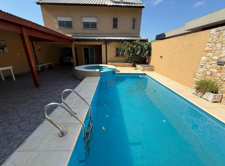 Casa · 130m² · 3 Ambientes · 3 Cocheras