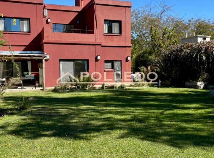 Casa · 180m² · 5 Ambientes · 2 Cocheras