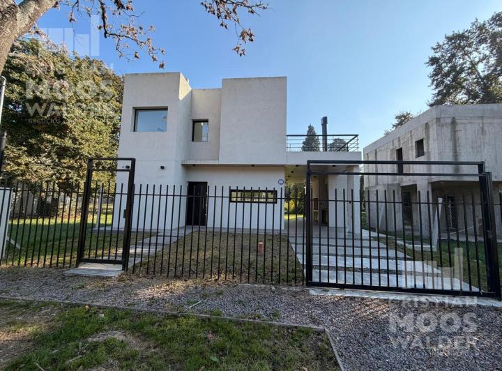 Casa · 112m² · 4 Ambientes · 1 Cochera