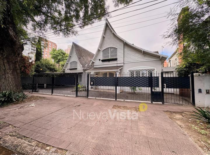 Casa · 500m² · 8 Ambientes · 5 Cocheras