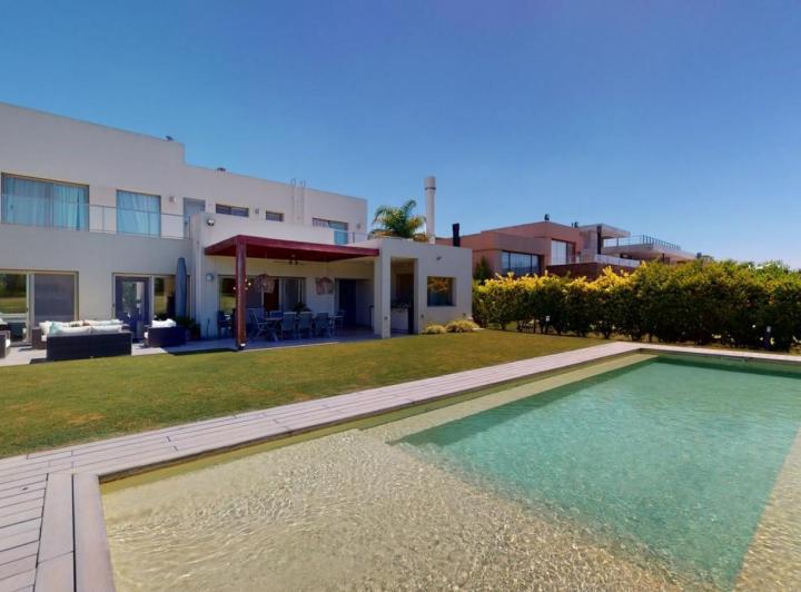 Casa · 450m² · 7 Ambientes