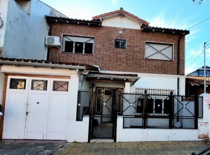 Casa · 250m² · 5 Ambientes · 3 Cocheras