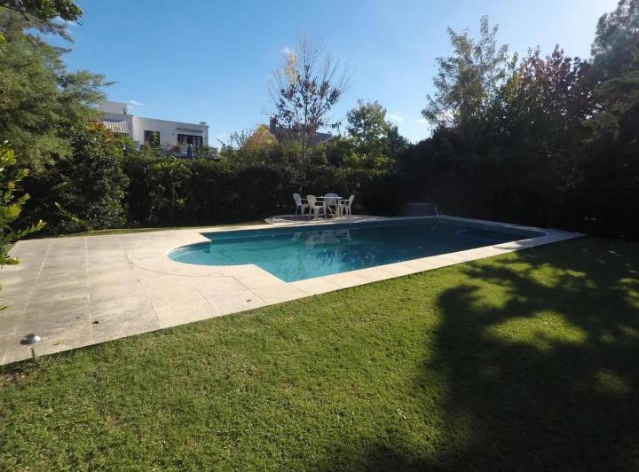 Casa · 225m² · 7 Ambientes · 2 Cocheras