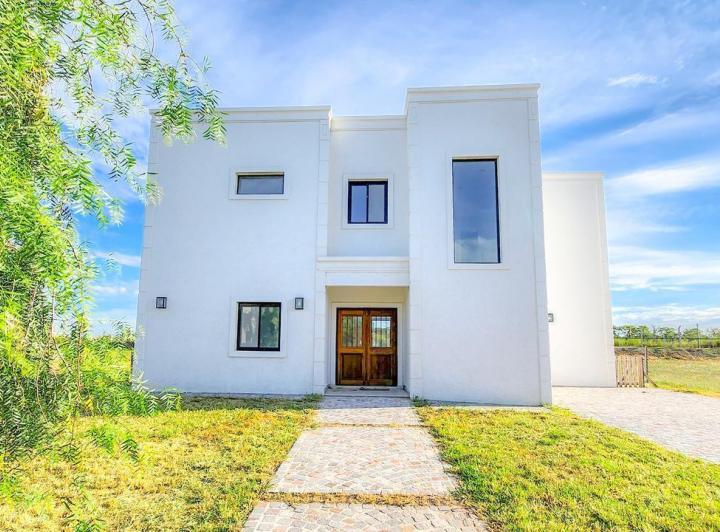 Casa · 169m² · 5 Ambientes · 1 Cochera