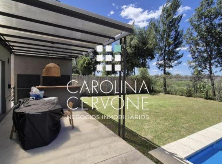 Casa · 230m² · 4 Ambientes · 1 Cochera