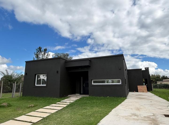 Casa · 14000m² · 4 Ambientes