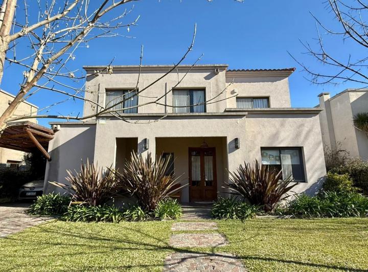 Casa · 190m² · 4 Ambientes