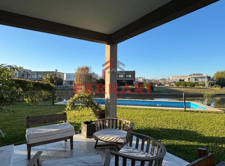 Casa · 380m² · 4 Ambientes · 3 Cocheras
