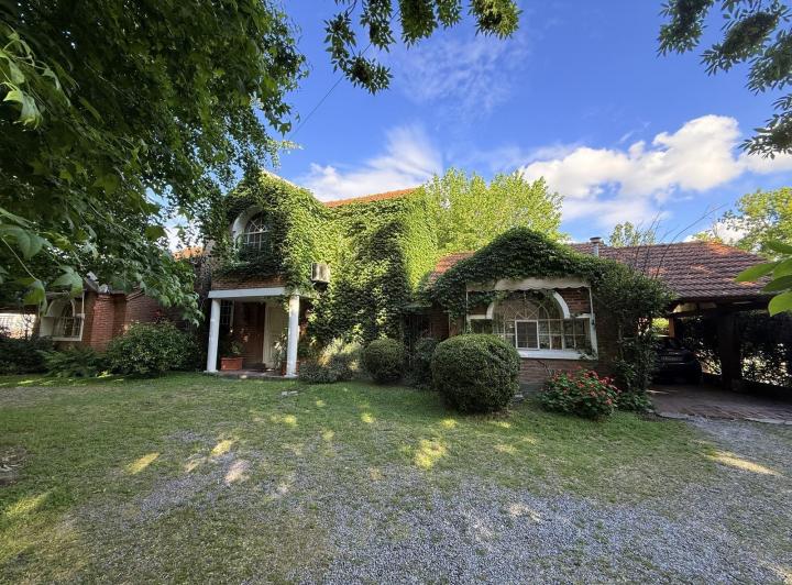 Casa · 264m² · 4 Ambientes · 1 Cochera
