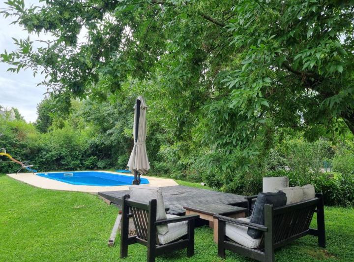 Casa · 142m² · 6 Ambientes · 2 Cocheras