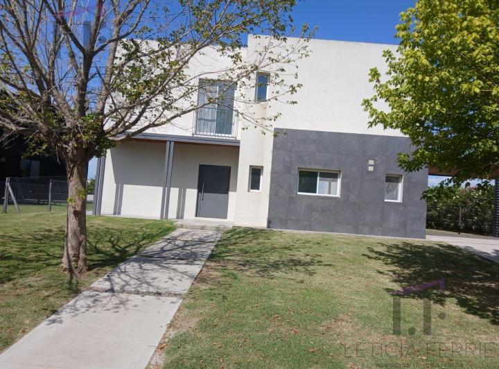 Casa · 170m² · 4 Ambientes · 1 Cochera