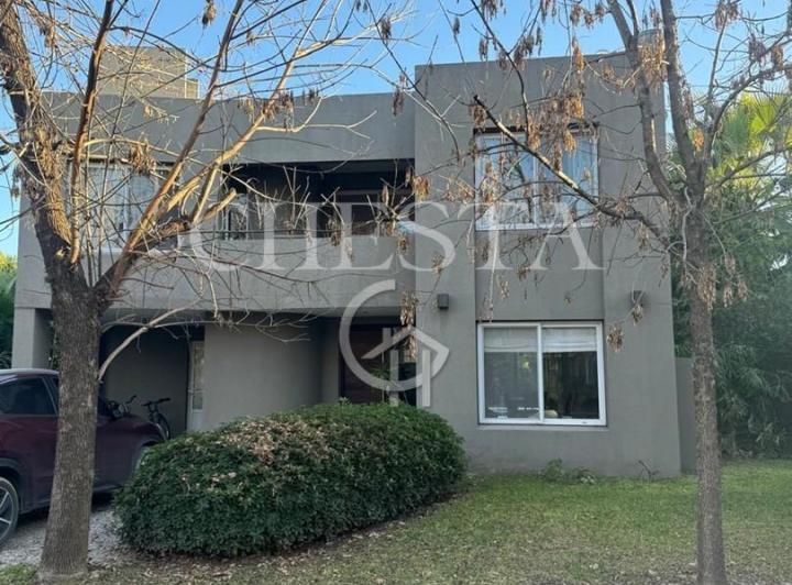 Casa · 183m² · 1 Cochera