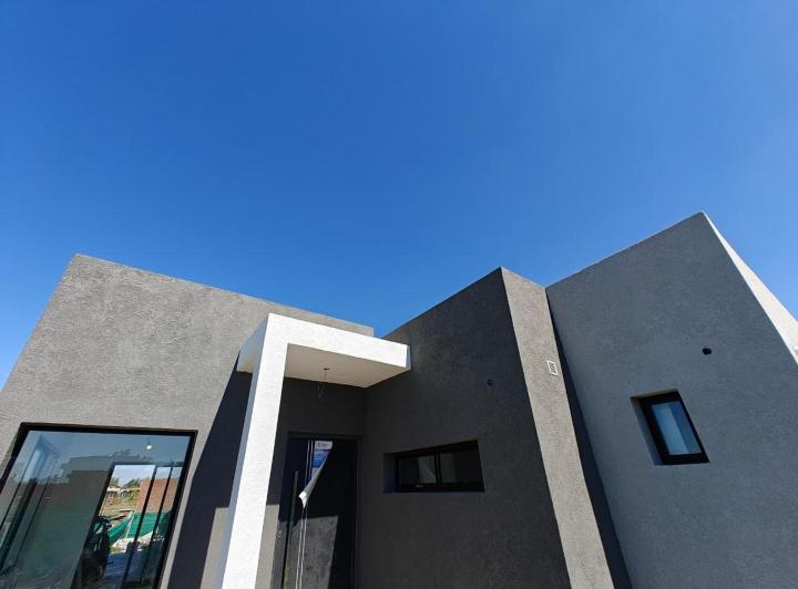 Casa · 105m² · 4 Ambientes · 2 Cocheras