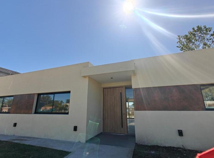 Casa · 150m² · 4 Ambientes · 2 Cocheras