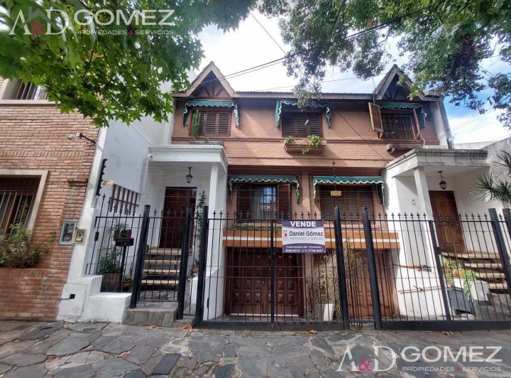 Casa · 146m² · 4 Ambientes · 3 Cocheras