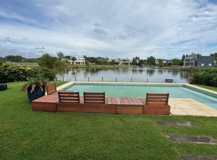 Casa · 820m² · 5 Ambientes