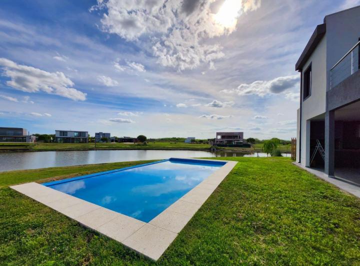 Casa · 126m² · 4 Ambientes · 4 Cocheras