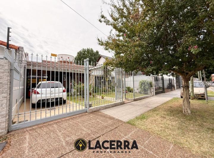 Casa · 159m² · 4 Ambientes · 2 Cocheras