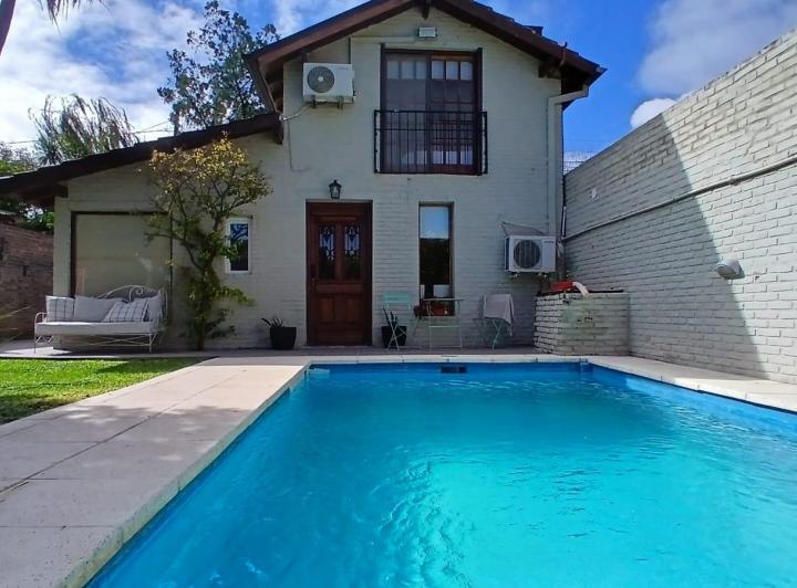 Casa · 274m² · 5 Ambientes · 2 Cocheras