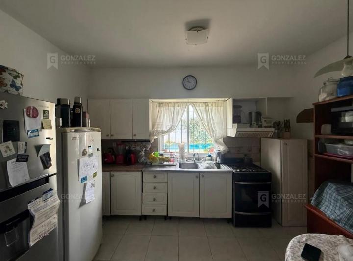 Casa · 200m² · 4 Ambientes · 1 Cochera