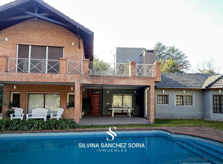 Casa · 715m² · 4 Ambientes · 2 Cocheras