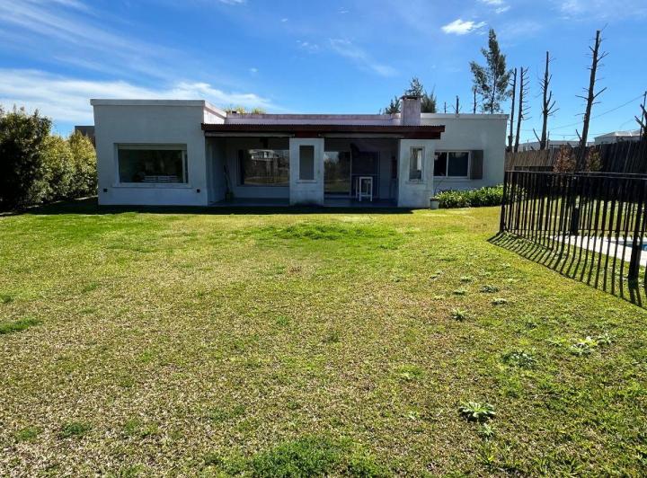 Casa · 150m² · 5 Ambientes · 3 Cocheras