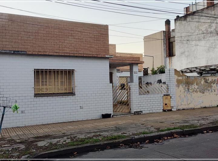 Casa · 200m² · 3 Ambientes · 2 Cocheras