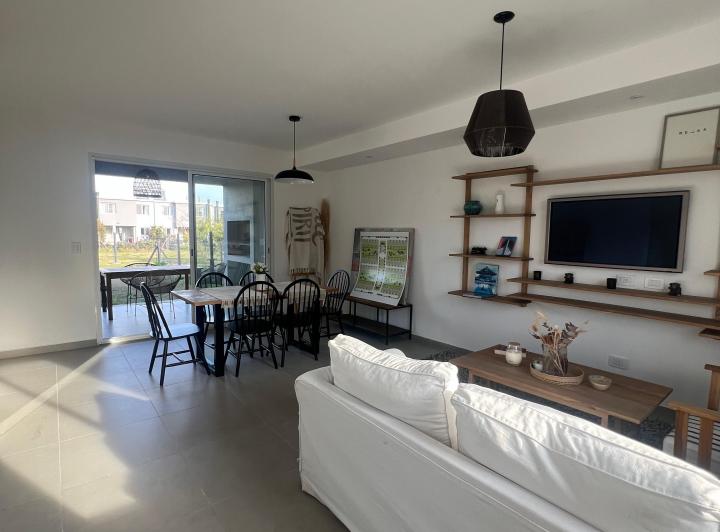 Casa · 105m² · 4 Ambientes · 2 Cocheras