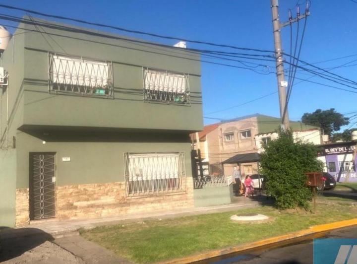Casa · 102m² · 4 Ambientes · 3 Cocheras